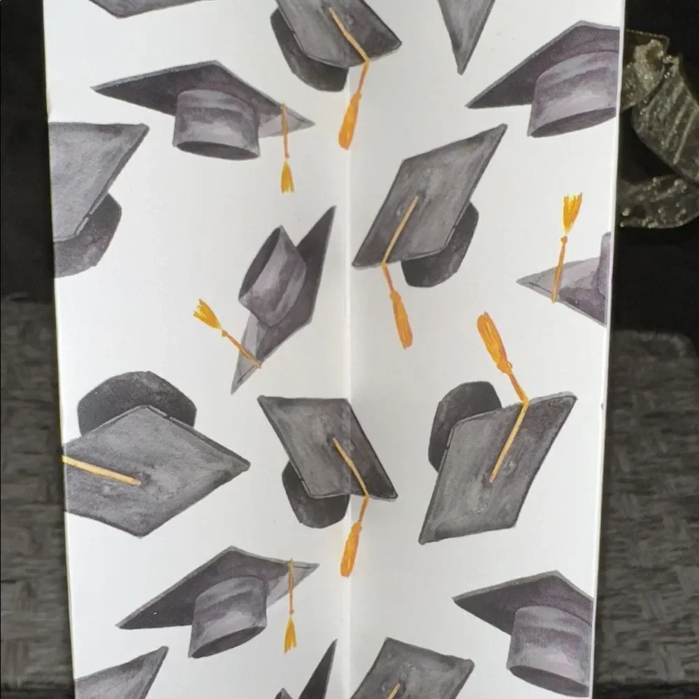 RAE DUNN. WHITE BLACK GOLD CONGRATS GRAD! RIBBON HANDLES UNISEX GIFT BAG
